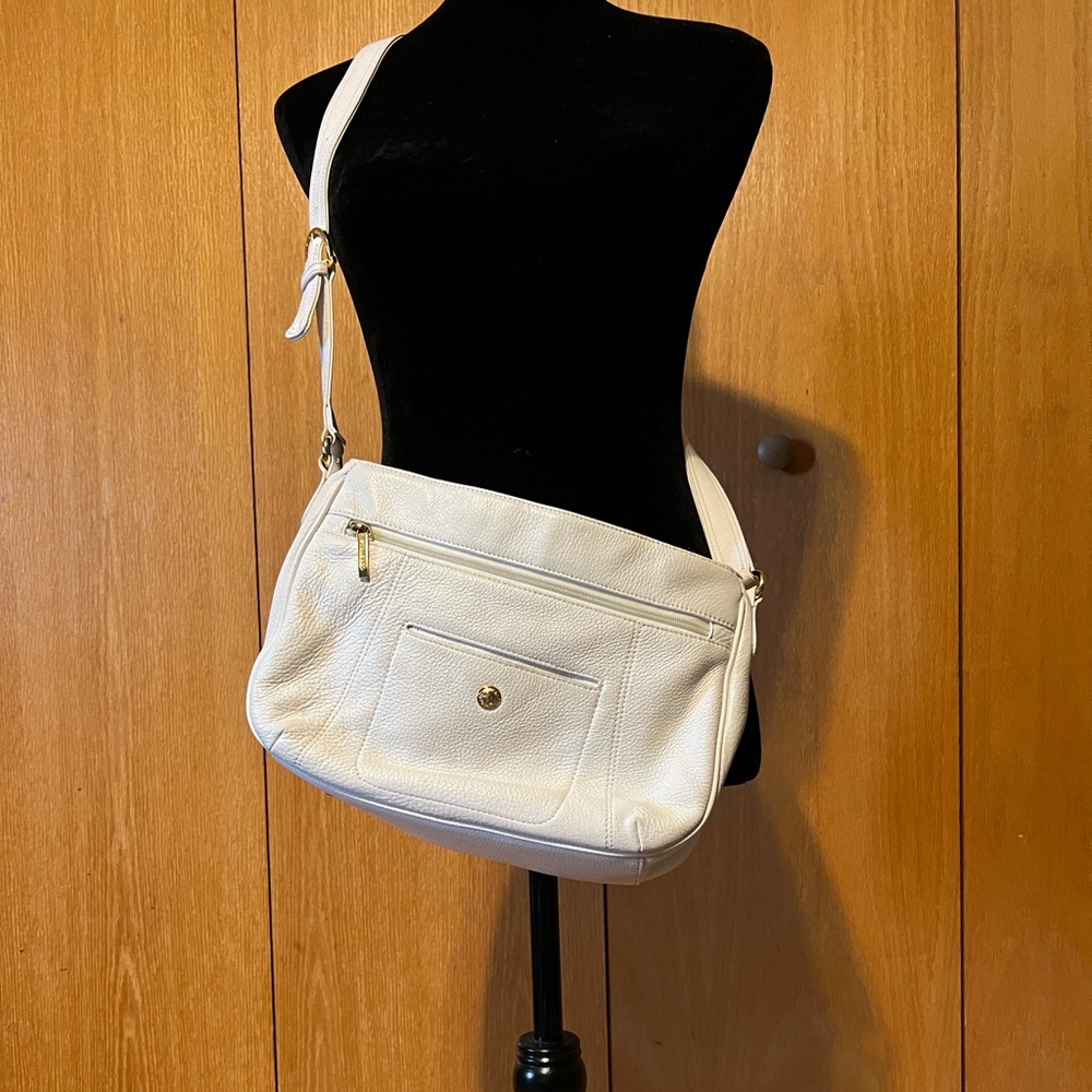 Stone & Co. White leather shoulder bag. 12 x 9. Gently used.